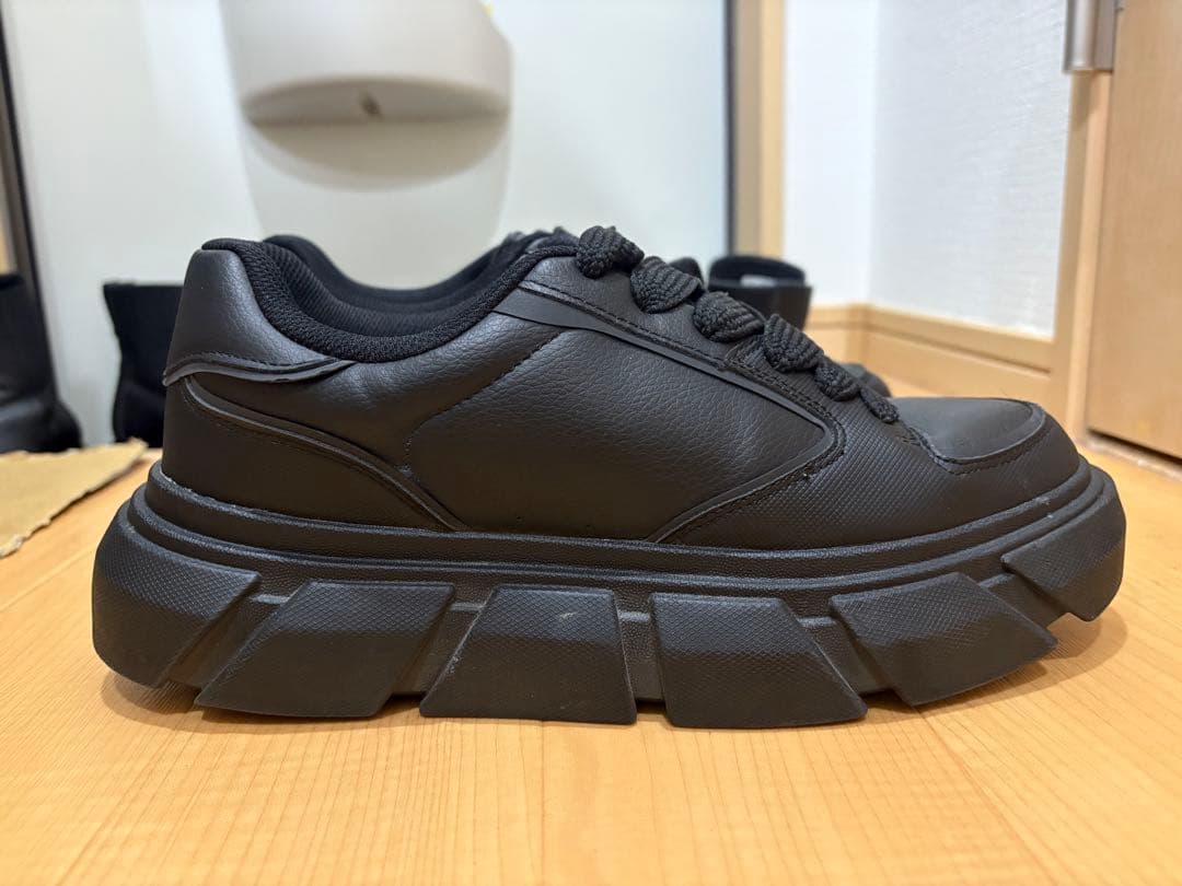 ZARA ブラック 厚底スニーカー