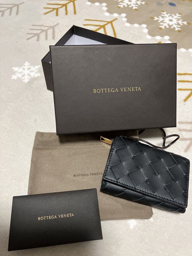 ※値下げ中　BOTTEGA VENETA ブラック 二つ折り財布
