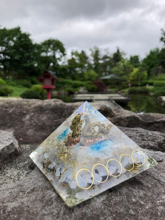 【黄金比】ドラゴンのオルゴナイト　【ピラミッド】