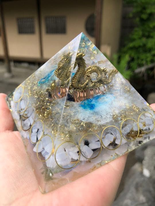 【黄金比】ドラゴンのオルゴナイト　【ピラミッド】