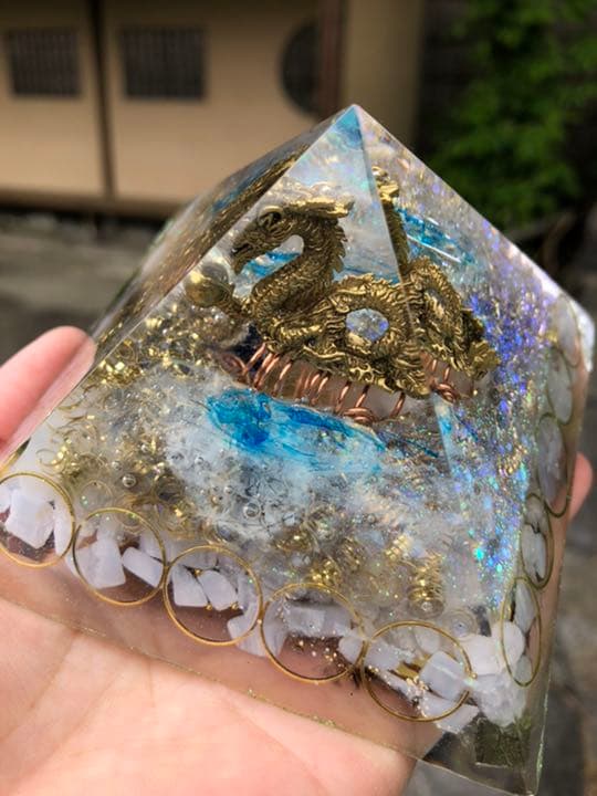 【黄金比】ドラゴンのオルゴナイト　【ピラミッド】