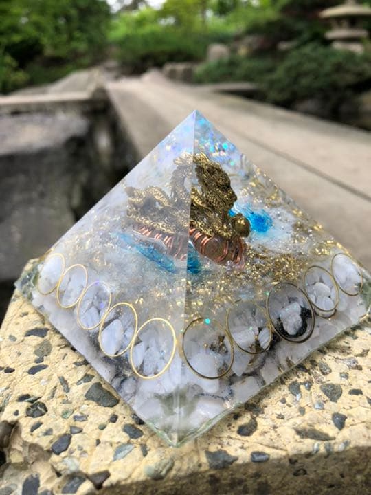 【黄金比】ドラゴンのオルゴナイト　【ピラミッド】