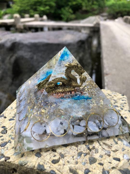 【黄金比】ドラゴンのオルゴナイト　【ピラミッド】