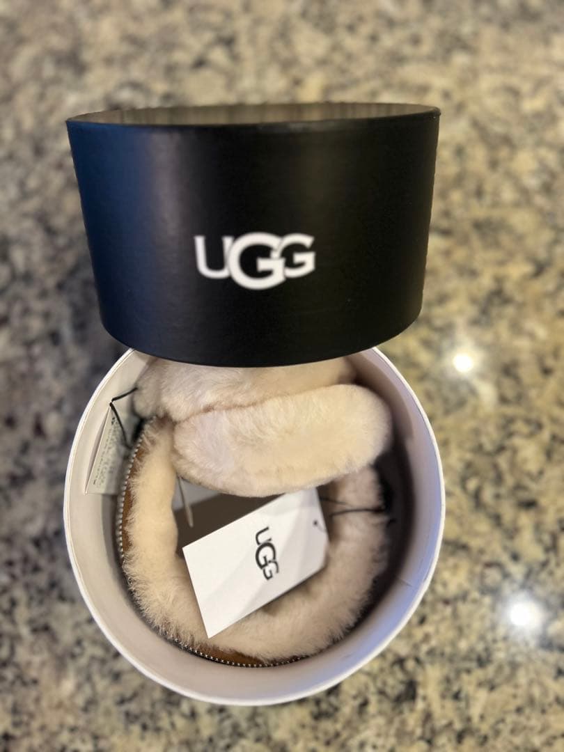 UGG アグ　イヤマフ　イヤーマフホワイト白　完売品　新品未使用箱あり　タスマン