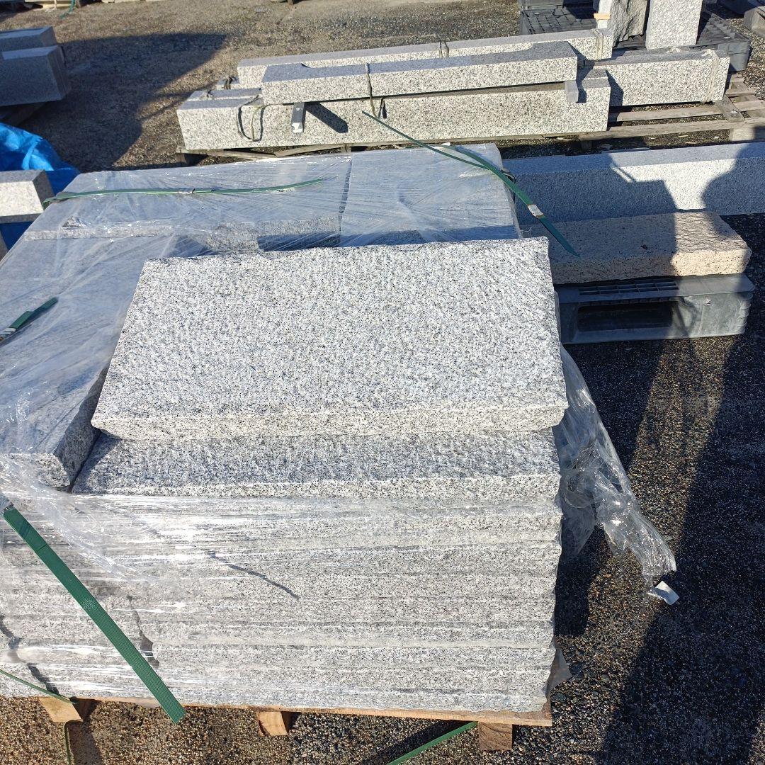 ベトナム産白300✕600✕50ミリ敷石五面のみぎり仕上げ 80枚セット