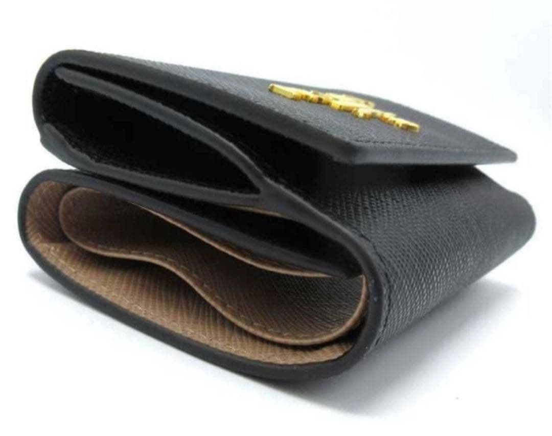新品未使用★再値下★ PRADA 財布　先月アウトレット購入品　2/11掲載削除
