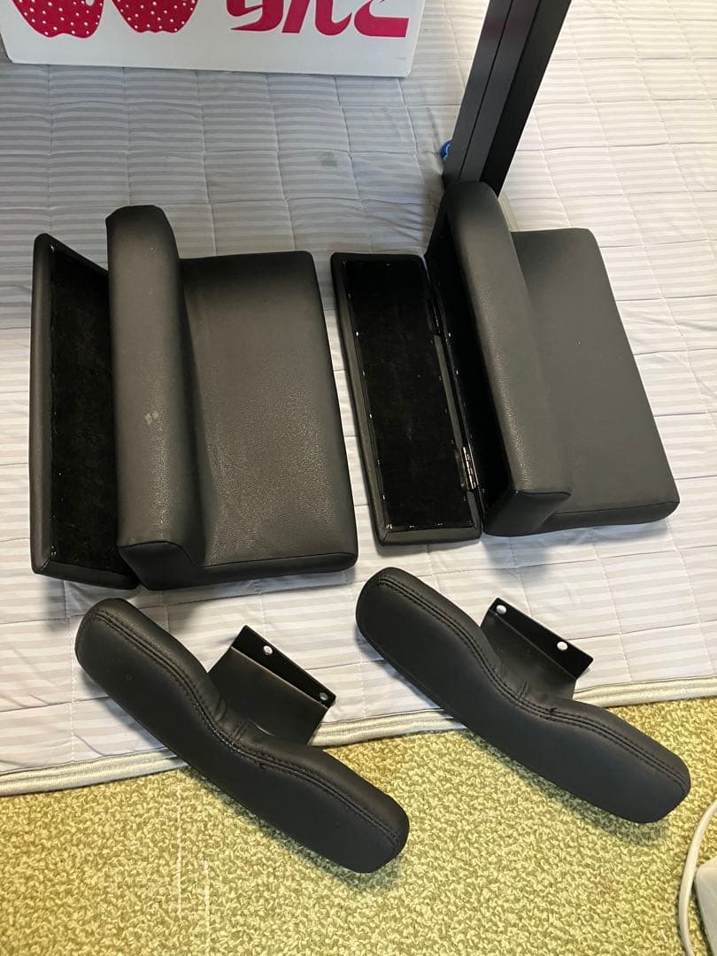 ハイエース　アームレスト4点セット