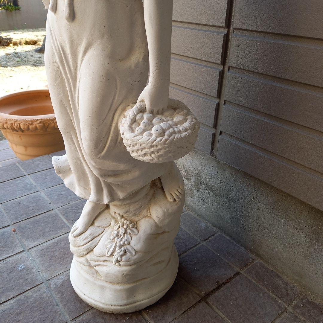石膏製女性像 バスケット付き 　高さ　約70cm ￥9800送料込