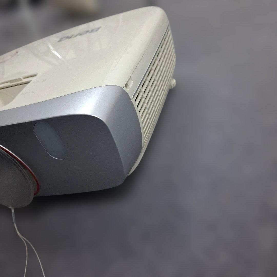 短終点タイプ BenQ プロジェクター本体 DLP技術