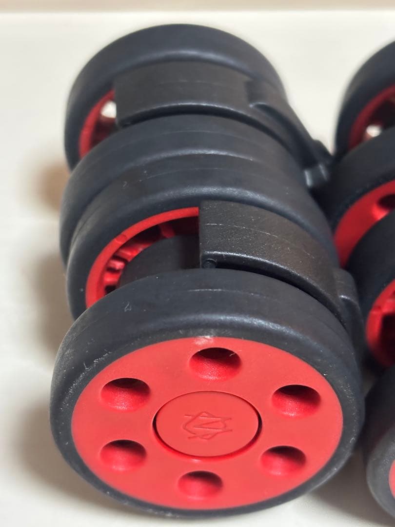 RIMOWA リモワ　カスタマイズ　 ホイール新品未使用に近い　正規品　 レッド