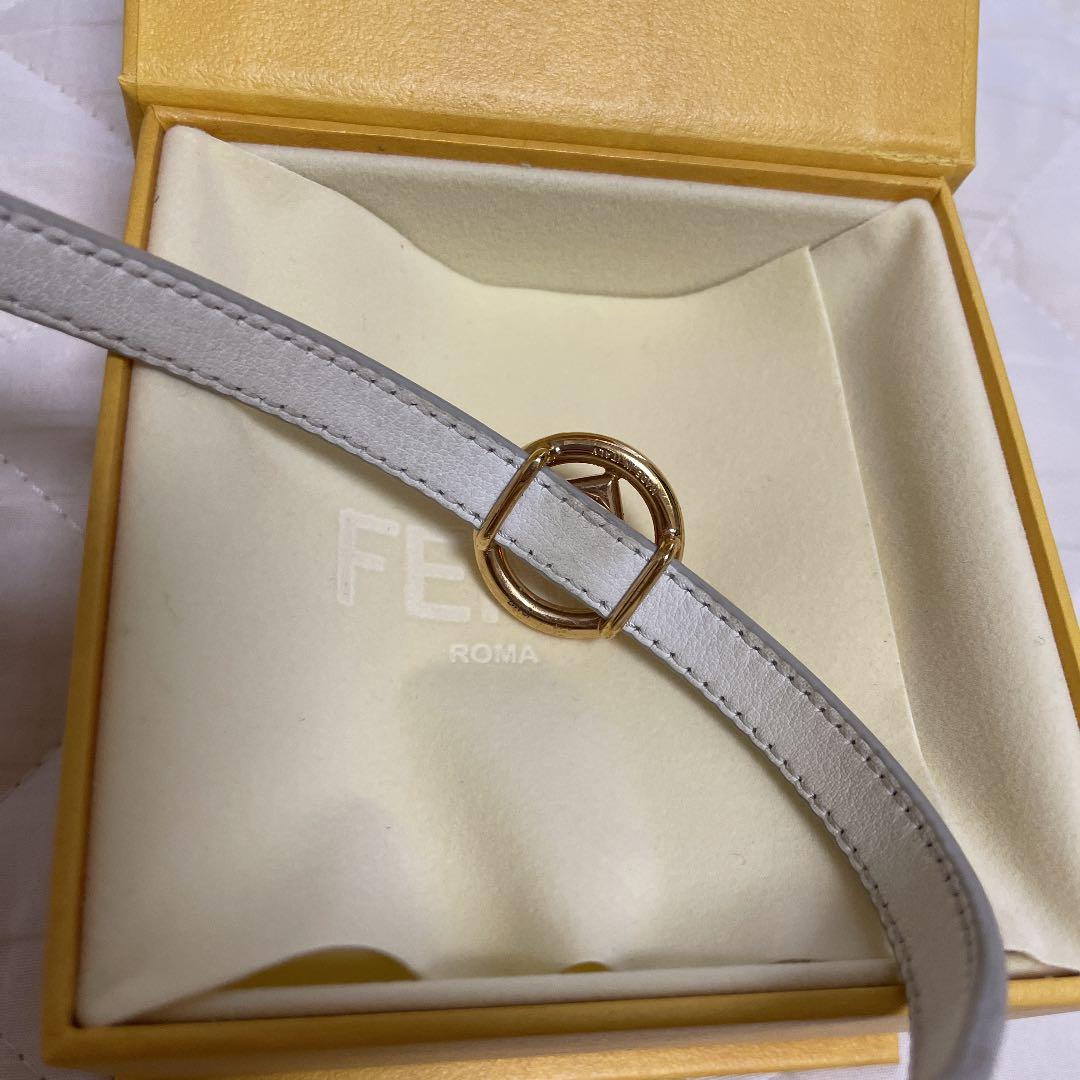 FENDI レザーブレスレット　ホワイト