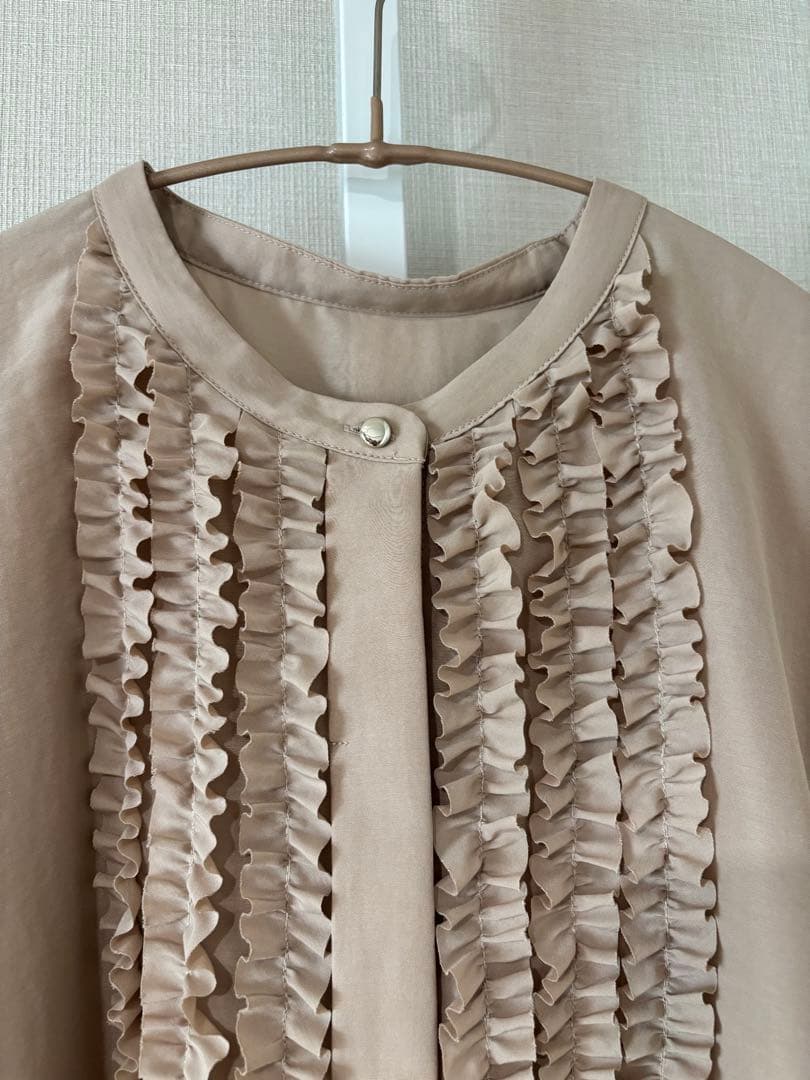 ともちゃんさま専用【タグ付新品】UNTITLED／フィブリルフリルブラウス