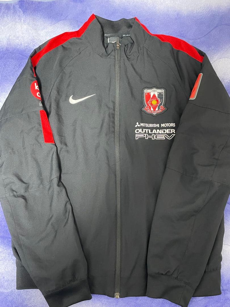 浦和レッズトレーニングジャケット黒