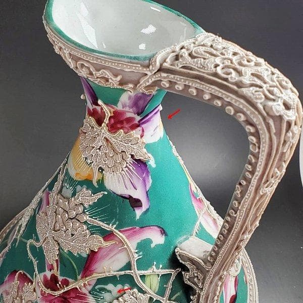 里帰り　21.5㎝　　オールドニッポン　緑蒼地一陳盛上花図紋片耳飾壷