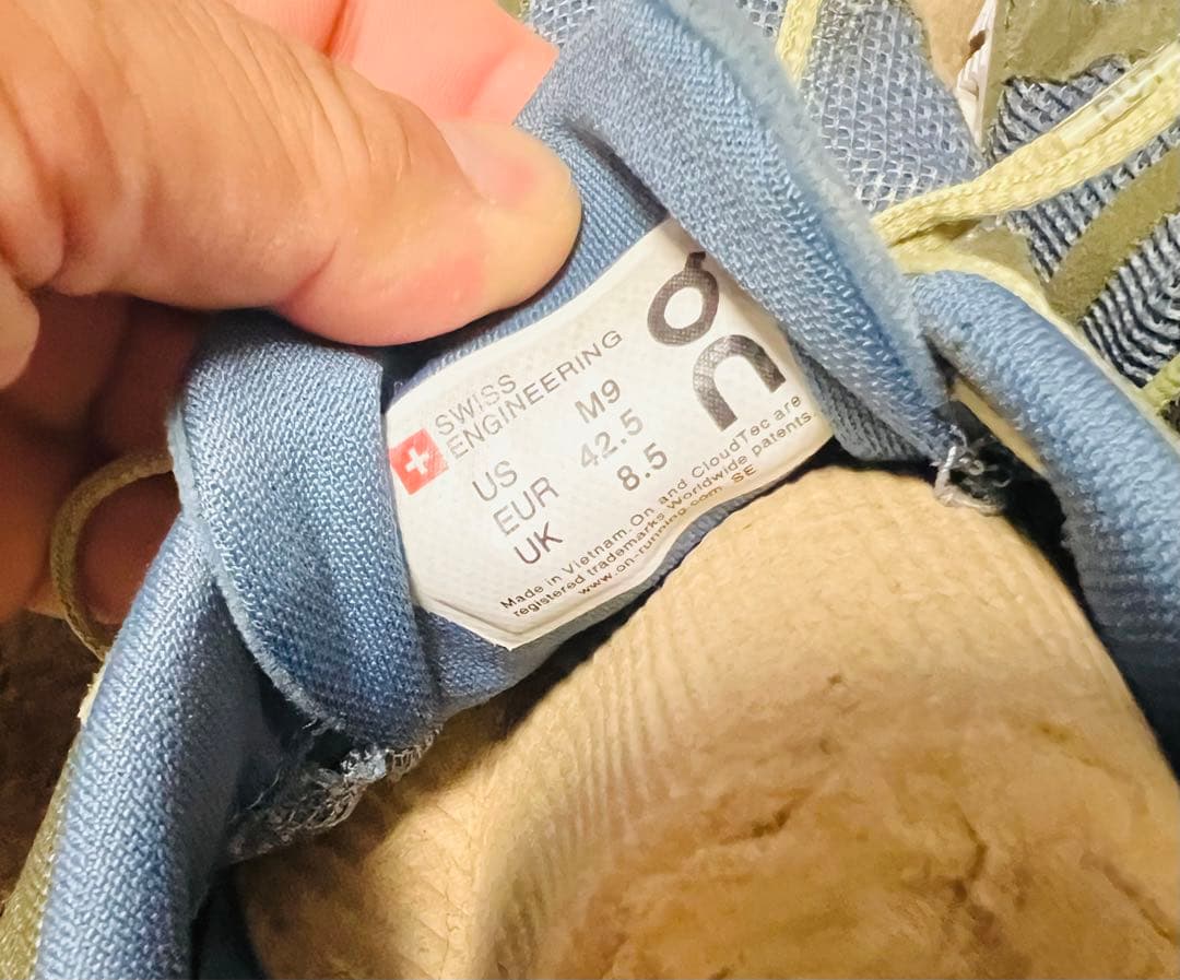 onシューズ　クラウド　UKサイズ8.5