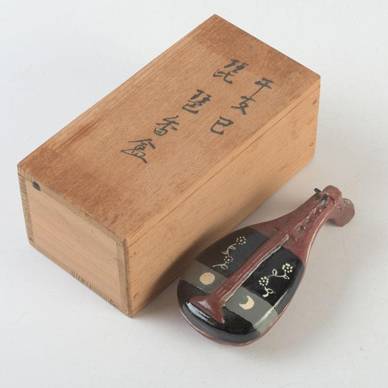 茶道具　横山朝陽作　陶器製　呉須絵　琵琶香合　干支巳　共箱　V　9346