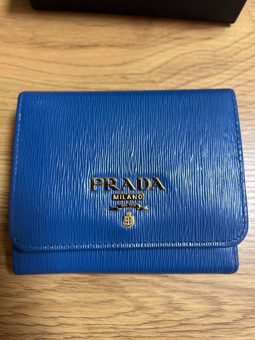 PRADA 青　ブルー　二つ折り財布