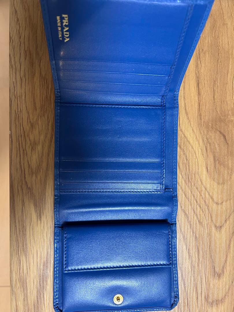 PRADA 青　ブルー　二つ折り財布
