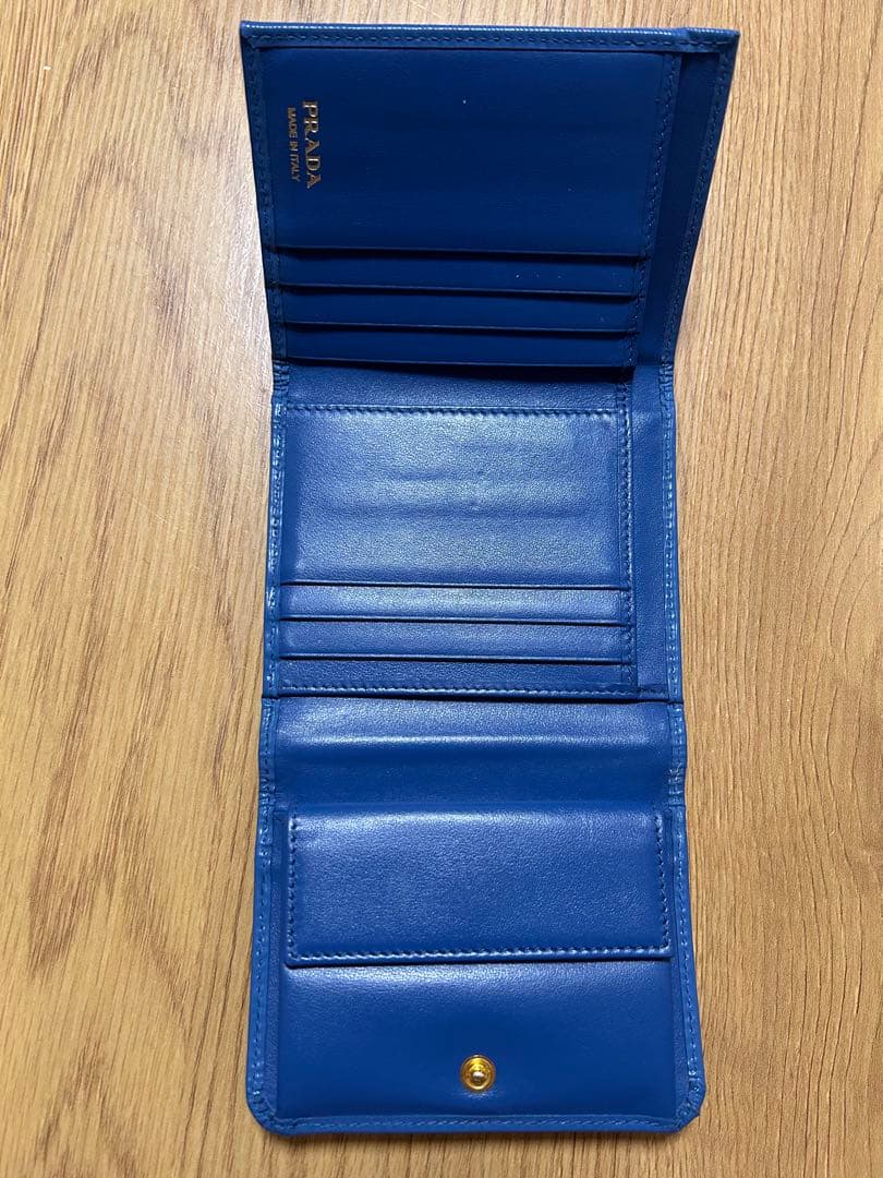 PRADA 青　ブルー　二つ折り財布