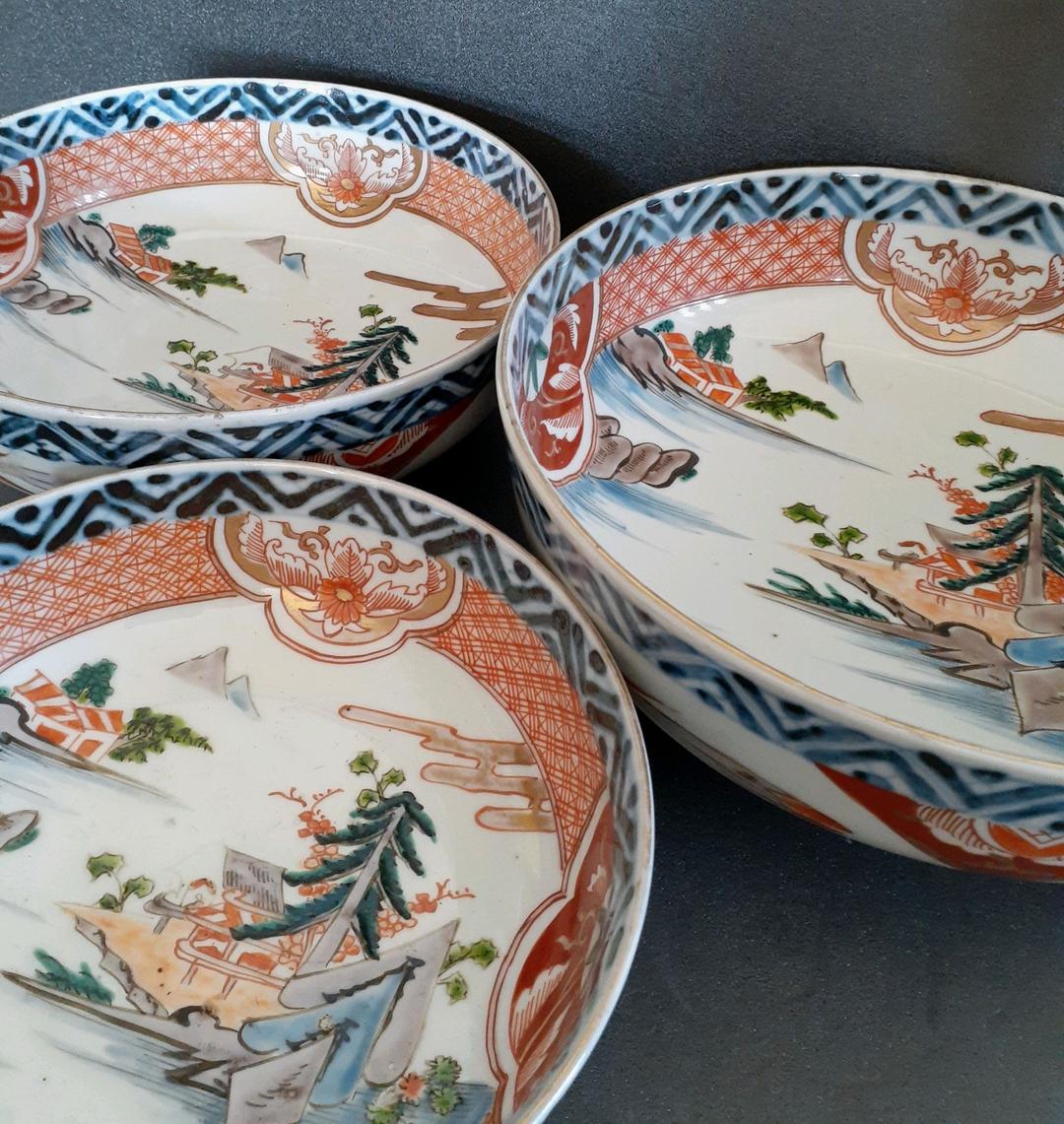 【名品】明治時代　古伊万里　金彩色絵　帆掛け舟に山水図　三重鉢　大中小　無傷！