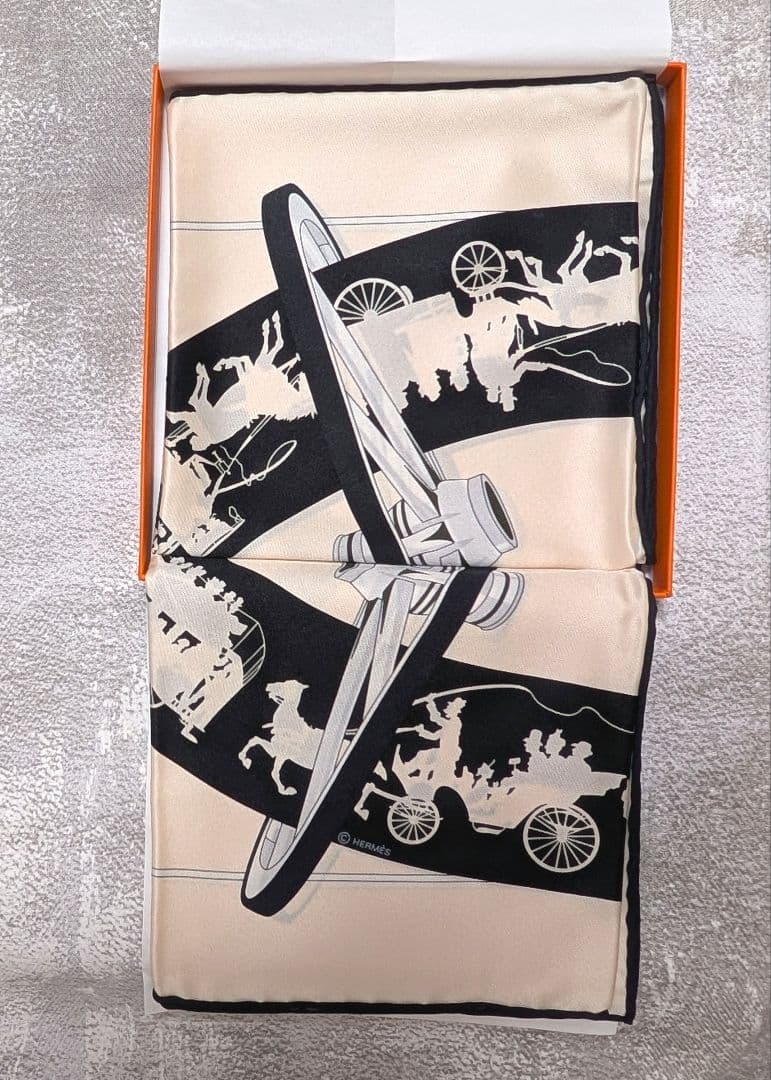 mimi様【HERMES】カレ70/車輪でめぐるパリ/クレーム×黒×グリ·ペルル