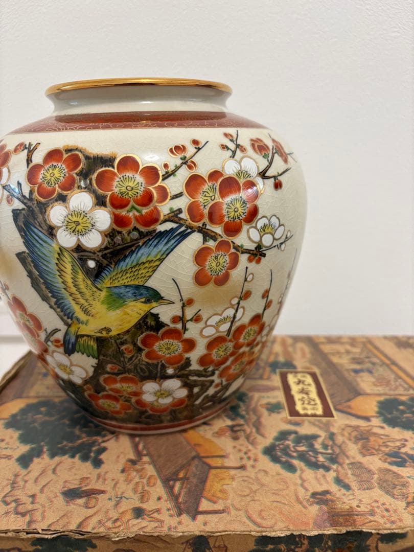 花と鳥の装飾陶器壺