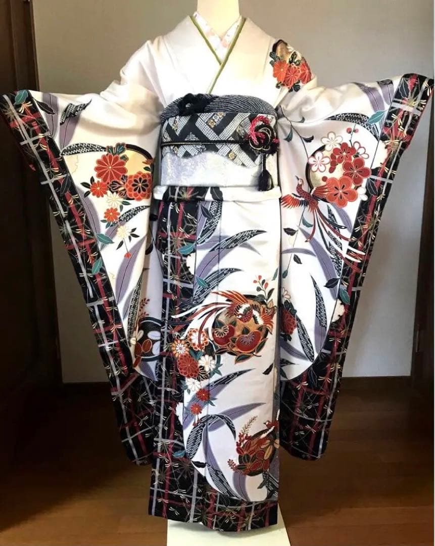 振袖フルセット　正絹　9点 白　伝統祝い花　尾長鶏　シックカッコイイ‼️振袖セット