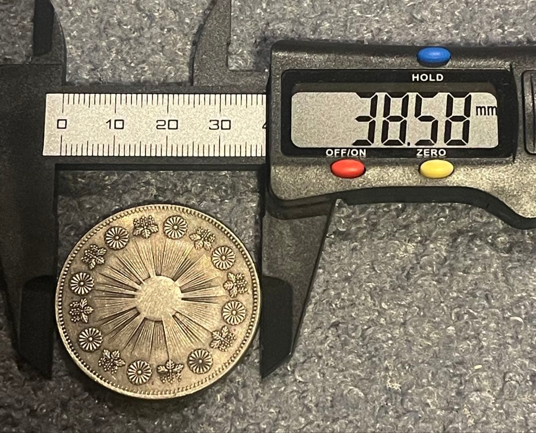 明治一圓銀貨 欠貝刻印 レア 希少 大型銀貨 古銭コレクション