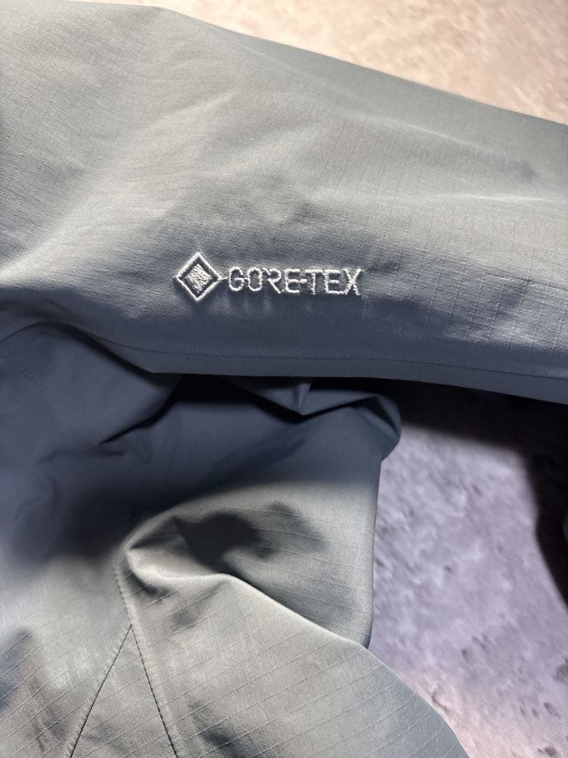 極美品ARC'TERYX zeta sl jacketマウンテンパーカーCRUX