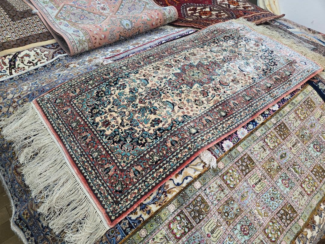 トルクラグ手織り クリーニング済み 素材シルク サイズ126cm×66cm