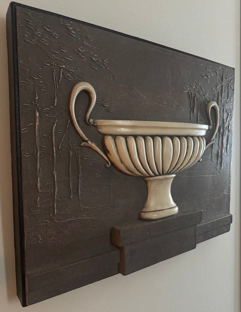 大型 浮彫りデザインの壁掛け装飾品