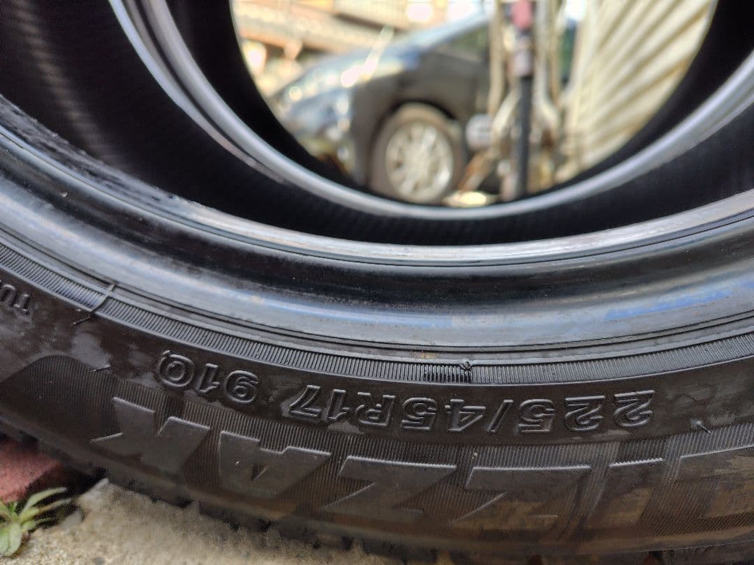 Karin、BS 、2番、イボ残 225/45R17 残り溝8.2mm