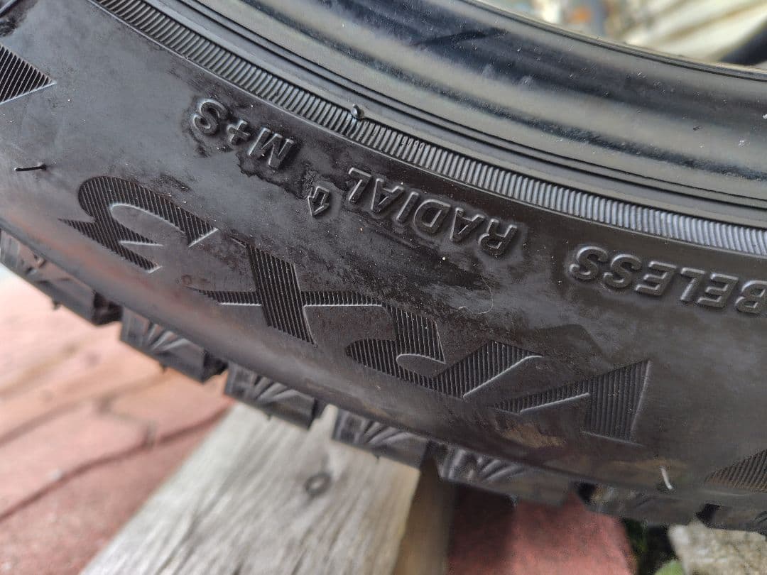 Karin、BS 、2番、イボ残 225/45R17 残り溝8.2mm