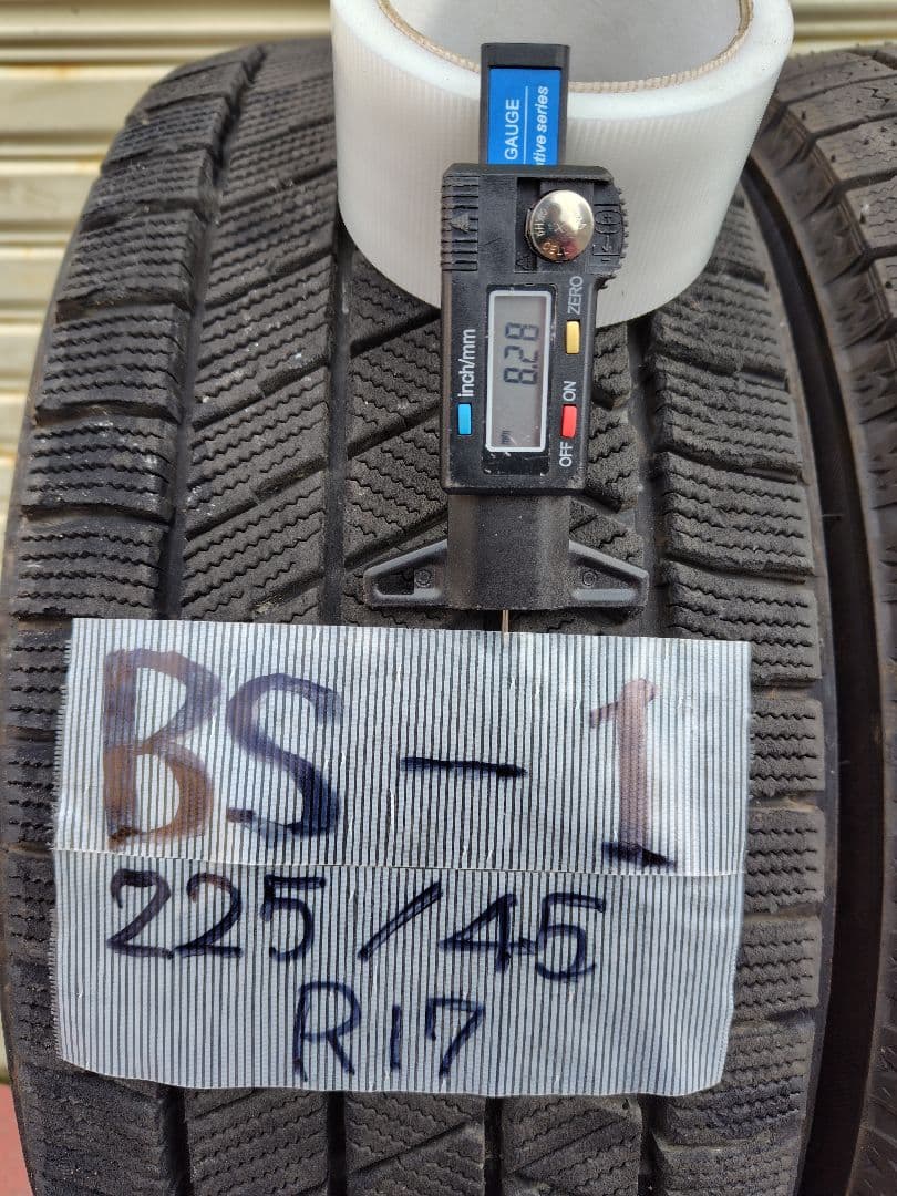 Karin、BS 、2番、イボ残 225/45R17 残り溝8.2mm