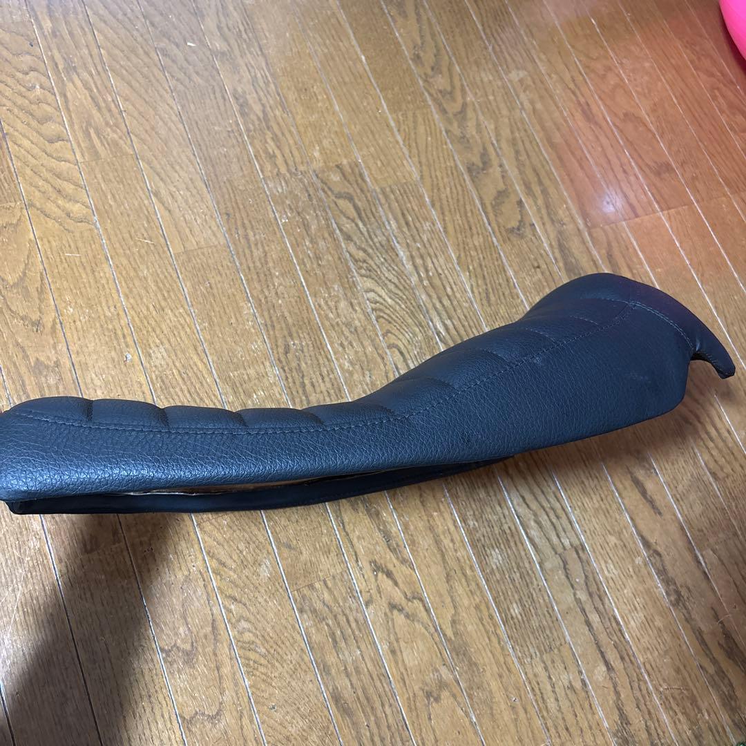 sr400 ペイトンプレイス　シート　カフェレーサー