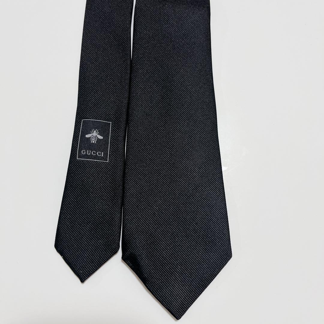 美品 グッチ ネクタイ ハイブランド ソリッドタイ 無地 光沢 虎 希少 現行
