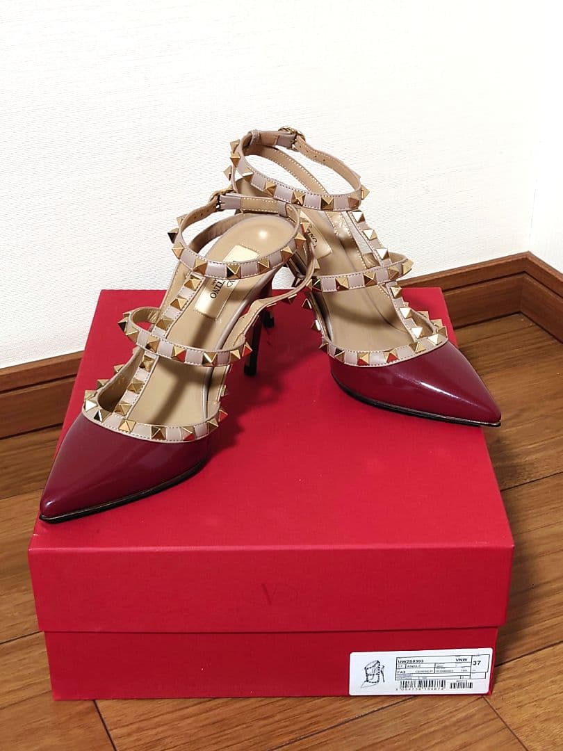 最終値下げ☆新品　VALENTINO　ロックスタッズパンプス　37