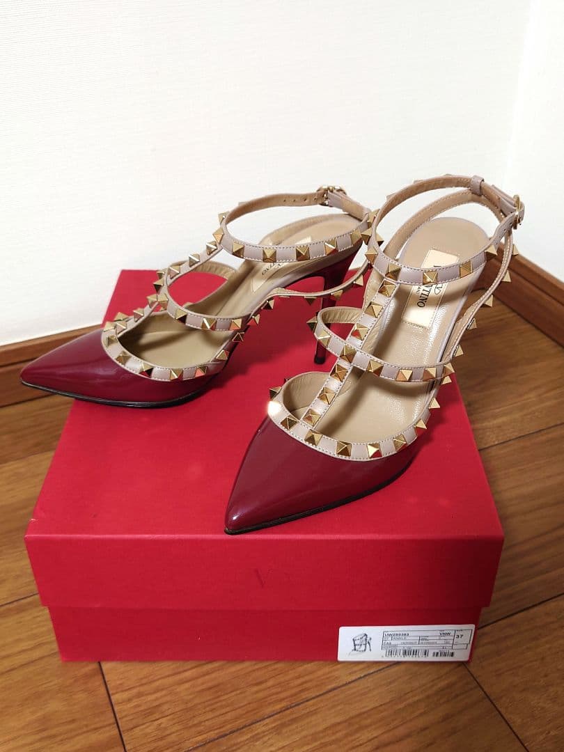 最終値下げ☆新品　VALENTINO　ロックスタッズパンプス　37