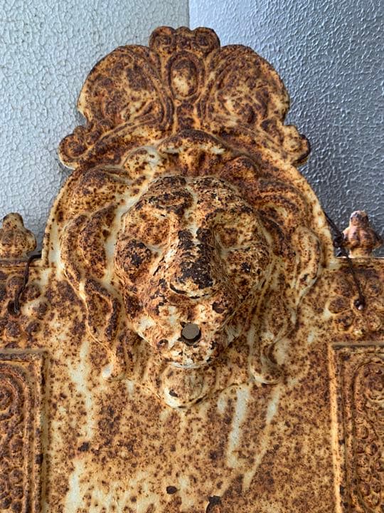 鉄製　ライオンモチーフ　オブジェ　置物