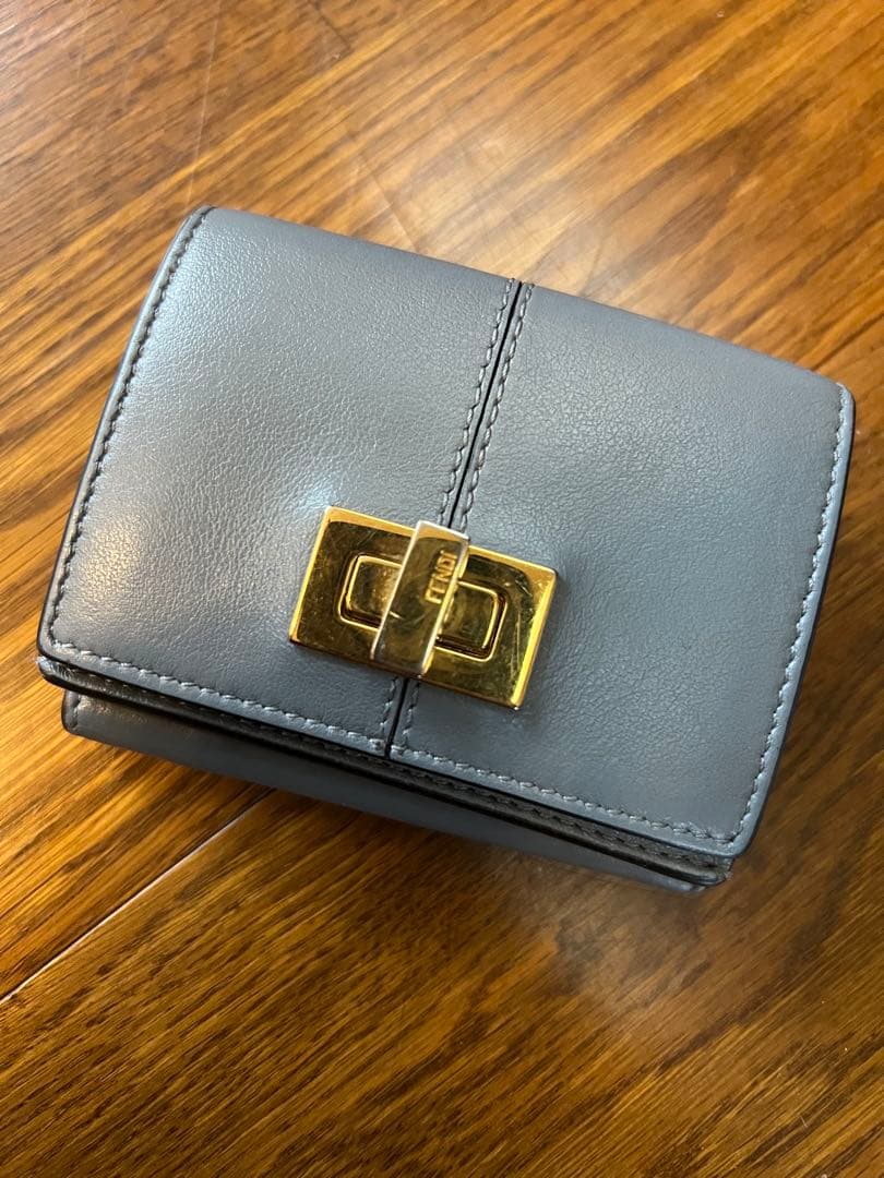 FENDI | ピーカブー　三つ折り財布 ライトブルー