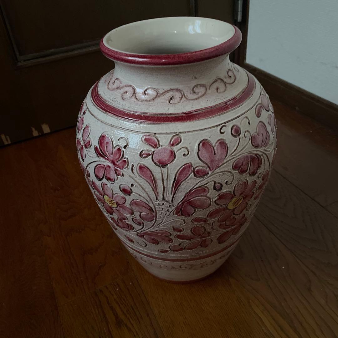 花柄陶器花瓶 高めのデザイン