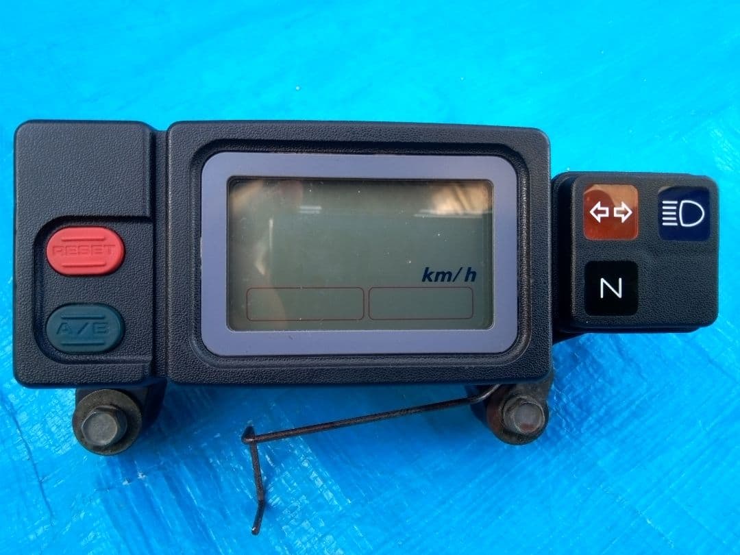 YAMAHA　TT250R デジタルスピードメーター km/h 表示