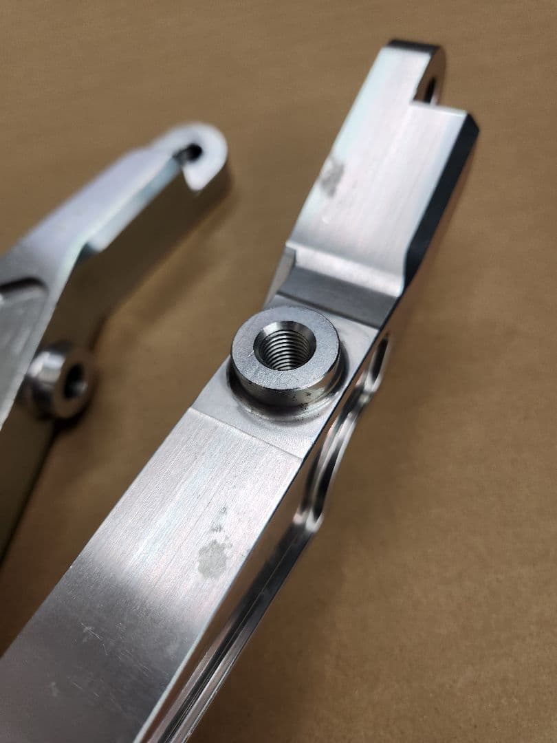 更に値下げAGRAS キャリパーサポートZRX1100/ZRX1200R/S