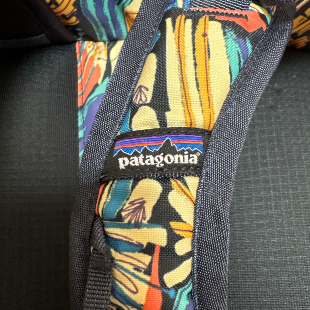 美品！パタゴニア　リュック　キッズ　レディース　レフュジート・デイパック 18L