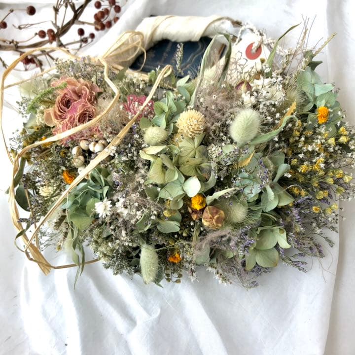 花々の可憐リース