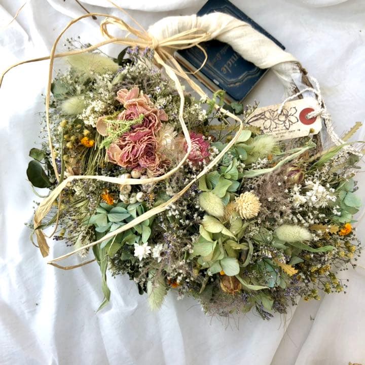 花々の可憐リース