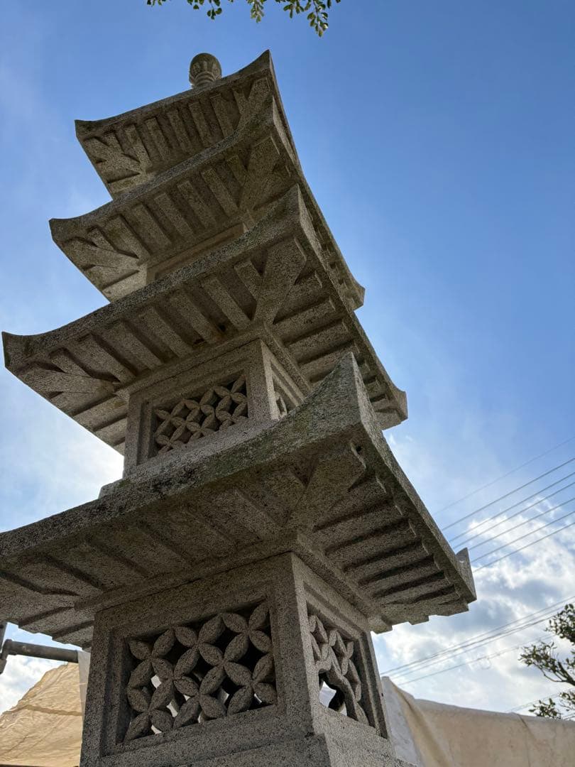 石製五重塔 高さ約4メートル