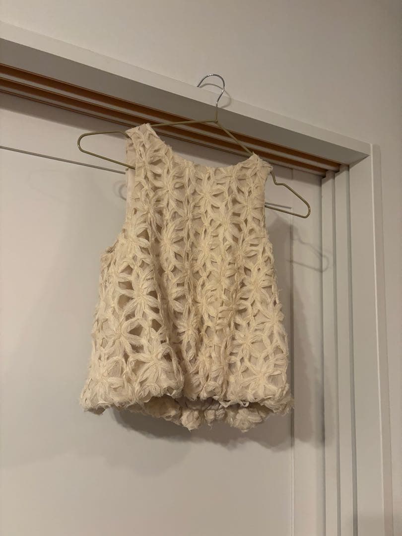 anuans リボンエンブロイダリーレーストップス