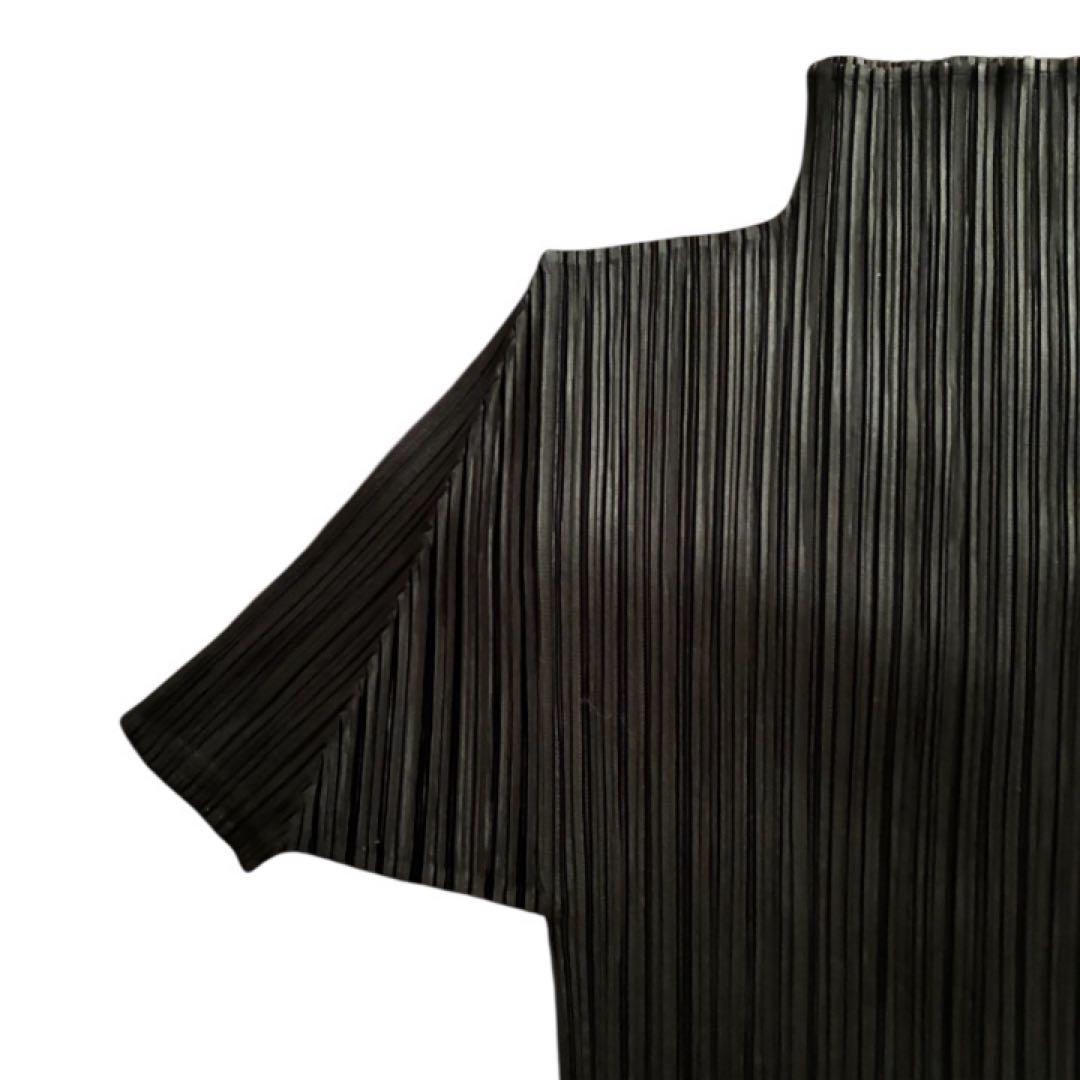 くみ様 新品級✨プリーツプリーズ 半袖 ハイネック トップス 黒イッセイミヤケ