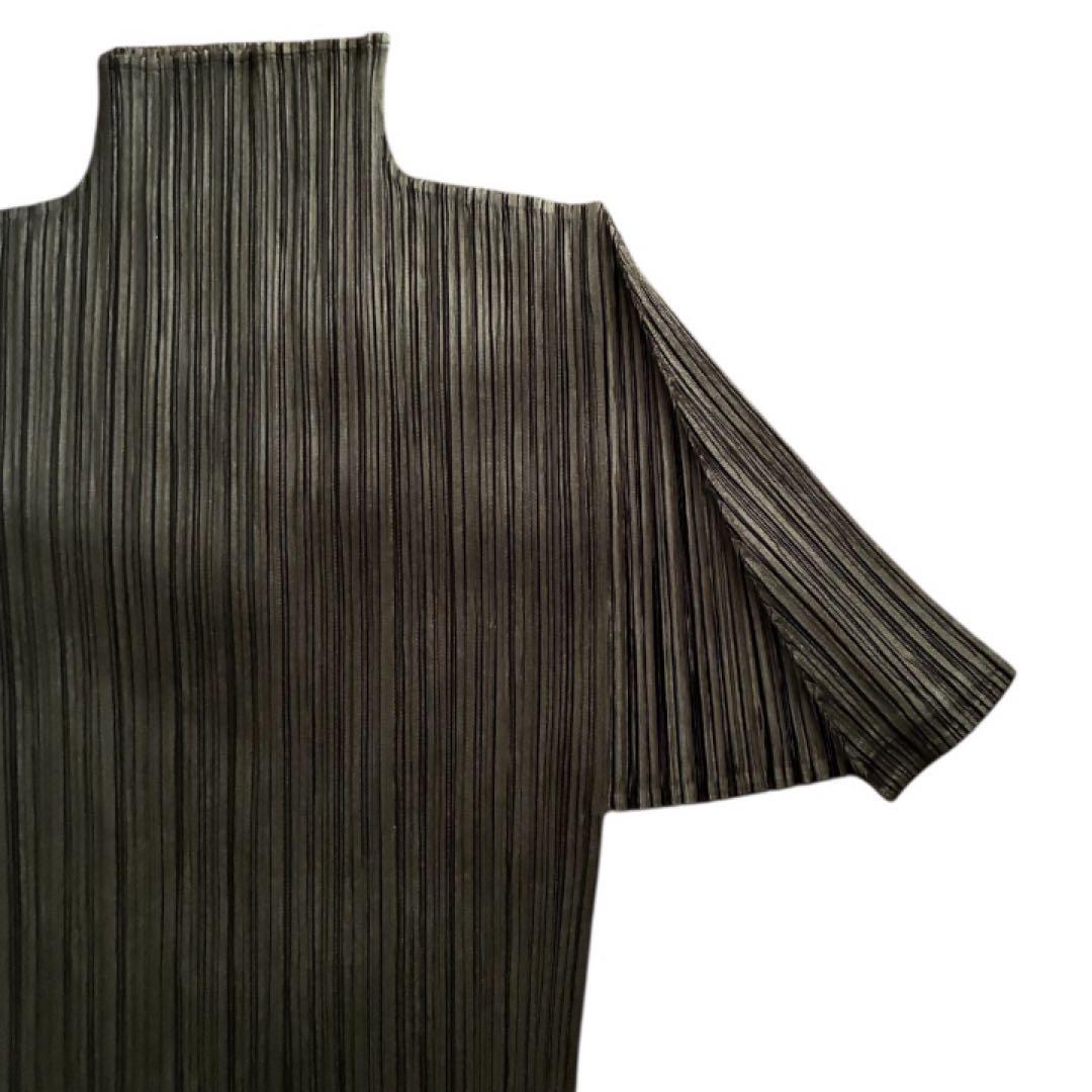 くみ様 新品級✨プリーツプリーズ 半袖 ハイネック トップス 黒イッセイミヤケ